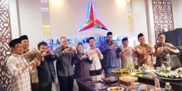 Demokrat Jatim Gelar Syukuran, Emil Dardak Ajak Kader Bersatu dan Siap Menangkan Pilgub