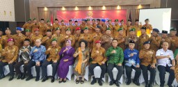 Agum Gumelar Ucapkan Terima Kasih kepada Mayjen TNI Istu Hari Subagio pada Acara Tasyakuran HUT PEPABRI ke-65