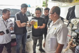 Sidak Bapokting, Pemkot Surabaya Temukan Minyak Kita Tak Sesuai Takaran