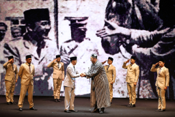 Seniman Indonesia dan Uzbekistan Kolab Pentaskan Kisah Soekarno dan Imam Al-Bukhari di Surabaya