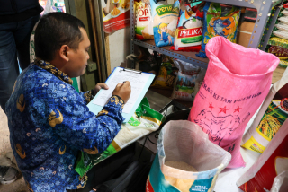 Pemkot Surabaya Pastikan Isu Beras Oplosan Tidak Ditemukan di Surabaya