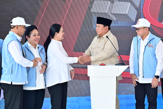 Prabowo Sebut Gerindra dan PDIP Kakak Adik Saat Peluncuran Kopdes Merah Putih di Klaten  