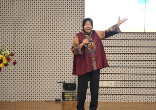 Risma Bongkar Kunci Jadi Pemimpin Hebat di Depan Pejabat ITS: Jangan Diam Kalau Mau Maju 