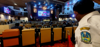 APBD Jatim 2026 Turun Rp1,9 Triliun, Fraksi Gerindra Tegur Absennya Khofifah di Paripurna DPRD