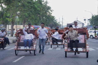 Presiden Prabowo Serahkan Becak Listrik di Jember, Prioritaskan Pengayuh Lansia