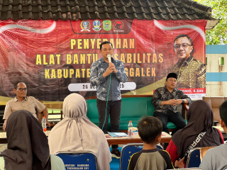 Wakil Ketua DPRD Jatim Salurkan Bantuan Alat Bantu Disabilitas di Trenggalek, 68 Penerima Manfaat