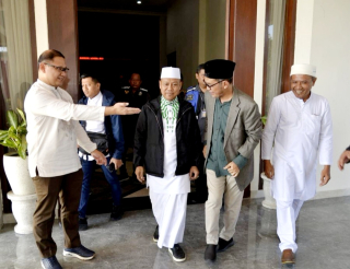 Halalbihalal IKAPTK Jatim Hadirkan Khofifah dan Ustadz Das’ad Latif, 99 Anak Yatim Disantuni