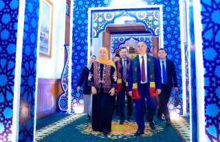 Khofifah Gaet Uzbekistan, Wisata Religi Jatim Berpotensi Tembus Pasar Internasional