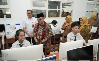 Mendikdasmen Kaget Siswa Surabaya Sebut Soal TKA Mudah