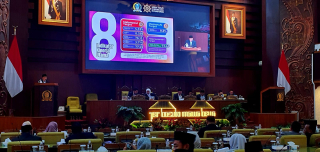 Dua Wajah LKPj Gubernur Jatim 2025: Data Belum Lengkap, Evaluasi Program Dipertanyakan 