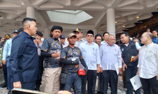 Ratusan Driver Online Geruduk DPRD Jatim, Ini Tuntutannya