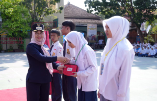 561 Pelajar Mojokerto Resmi Jadi Relawan PMR, Ning Ita: Siap Menolong Kapan Saja