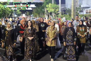 Didampingi Sri Wahyuni, Arumi Bachsin Buka Bojonegoro Wastra Batik Festival 2026