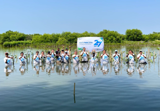 Kebun Raya Mangrove Apresiasi PNM Tanam 500 Bibit Mangrove untuk Dukung Kelestarian Pesisir Surabaya