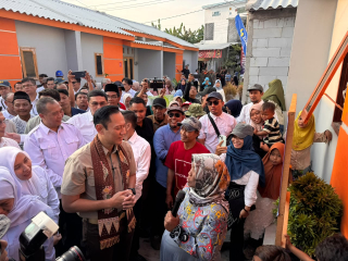 Menko AHY Resmikan 166 Rumah Layak Huni di Gresik