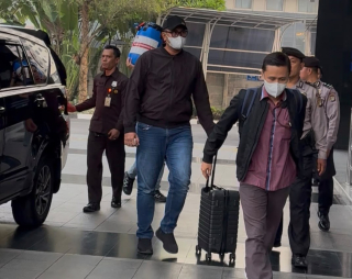 KPK Sita Tong Biru Berisi Uang Rp1,9 Miliar dalam OTT Bupati Klaten, Isinya Bikin Geger!