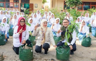 Pemprov Jatim Kucurkan Rp50 Miliar untuk 50 Ribu Siswa Prasejahtera, Cegah Putus Sekolah