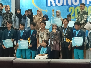 Lomba Esai Fisika Unesa 2026, SMAM X Surabaya Raih The Best Paper dan The Best Poster