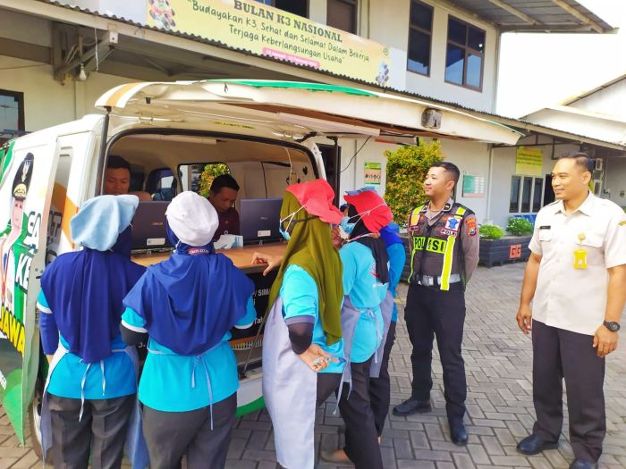 Samsat " Kawin " Ala Jasa Raharja dan Tim Pembina Samsat Kraksaan