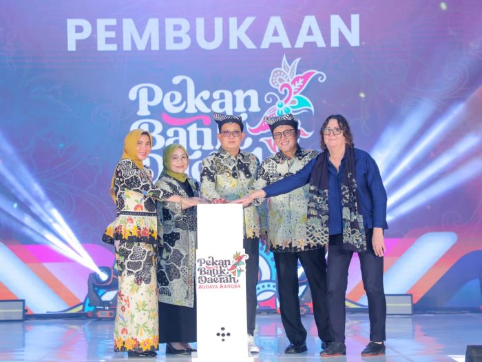 Pj. Gubernur Adhy Buka Pekan Batik di Bojonegoro