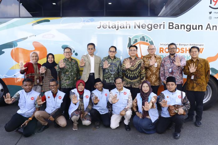 Pj. Gubernur Adhy Dukung Roadshow Bus KPK 2024 di Jatim