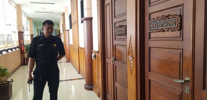 Suasana depan ruangan pimpinan DPRD Provinsi Jawa Timur, Rabu (10/7/2024)