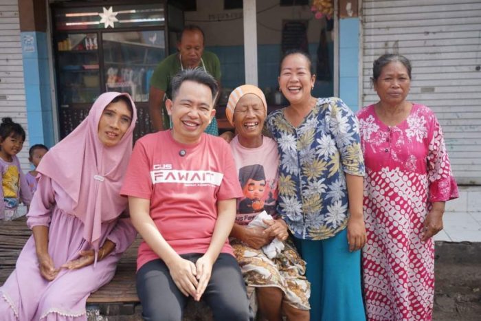 Gus Fawait berswafoto bersama warga Jember