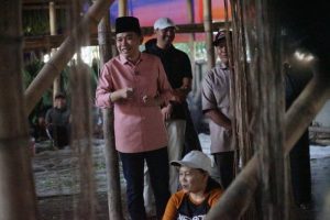 Gus Fawait saat blusukan di Desa Bagon, salah satu penghasil tembakau terbesar di Jawa Timur. Ist