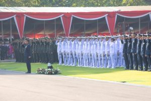 Perwira TNI-Polri yang baru saja dilantik dapat menjadi andalan bagi seluruh rakyat Indonesia