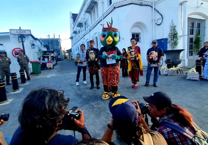KPU Jatim sosialisasi maskot Pilkada serentak di Surabaya, Jumat (23/8/2024)