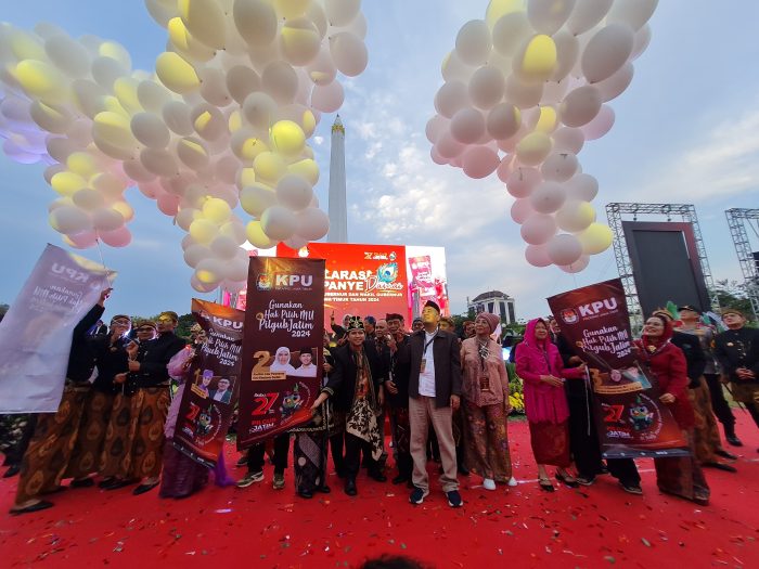 Deklarasi kampanye damai Pilgub Jatim di Tugu Pahlawan, Surabaya, Selasa (24/9/2024).