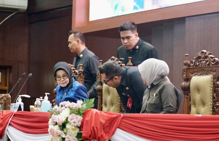 Suasana rapat Paripurna DPRD Provinsi Jawa Timur, Senin (30/9/2024).