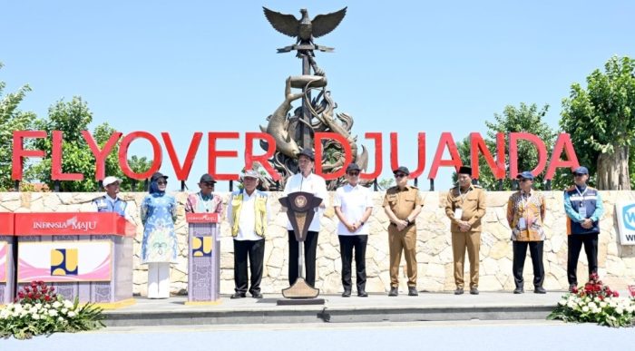 Presiden Joko Widodo meresmikan Flyover Djuanda, 9 Jembatan Calendar Hamilton, dan pelaksanaan Instruksi Presiden (Inpres) Jalan Daerah Wilayah Utara di Jawa Timur dalam acara yang berlangsung hari ini di Taman Flyover Djuanda, Kabupaten Sidoarjo, Jumat, 