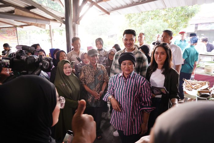 Cagub Luluk Sebut Penataan Pedagang Masih Semrawut Saat Kunjungi Pasar Yamusari Surabaya