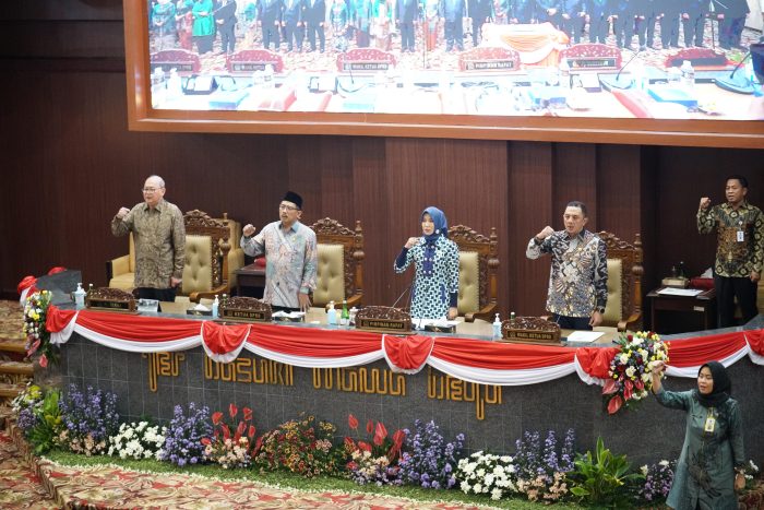 Suasana rapat paripurna DPRD Jatim dengan agenda penyampaian pemandangan umum (PU) Fraksi terhadap rancangan Perda tentang APBD Provinsi Jawa Timur tahun anggaran 2025, Kamis (31/10). Dok Humas DPRD Jatim