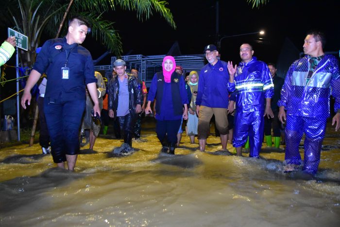 Khofifah Sampaikan Sukarelawan Sebagai Garda Terdepan Penanganan Bencana dan Kemiskinan