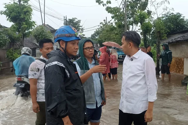 Gus Fawait Bupati Jember Terpilih Blusukan ke Lokasi Banjir, Bantu Warga dan Tinjau Solusi