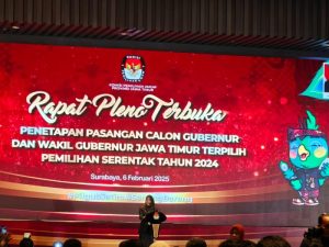 Wakil Ketua DPRD Jatim, Sri Wahyuni, S.Kep.Ns., saat berpidato pada rapat pleno.