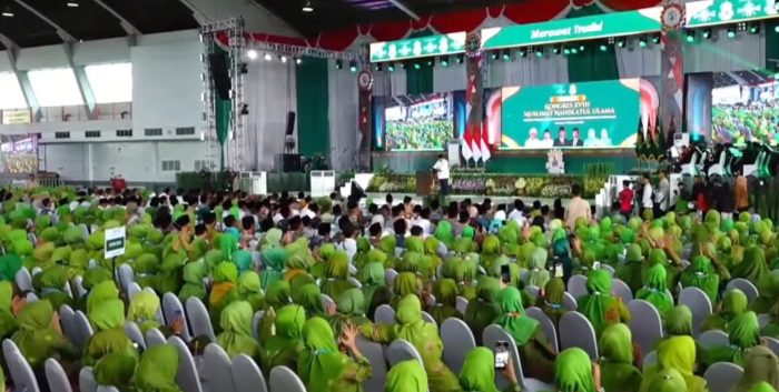 Presiden Prabowo Subianto saat pembukaan Kongres XVIII Muslimat Nahdlatul Ulama (NU) di JX International Surabaya, Senin (10/2/2025).