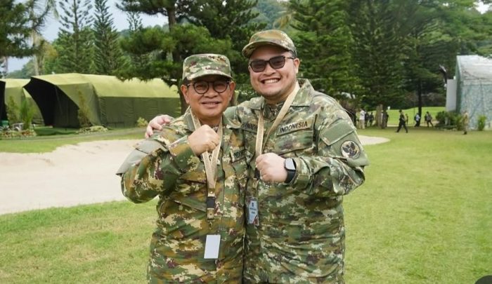Gubernur DKI Jakarta Pramono Anung (kiri) dan Bupati Kediri Hanindhito Himawan Pramana (kanan) saat sama-sama retret kepala daerah di Akademi Militer (Akmil) Magelang selama sepekan. Foto IG @dhitopramono