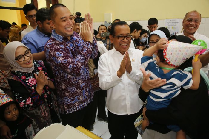 Wali Kota Eri Cahyadi Bersama Menko PMK Tinjau Langsung Pelaksanaan CKG di Surabaya
