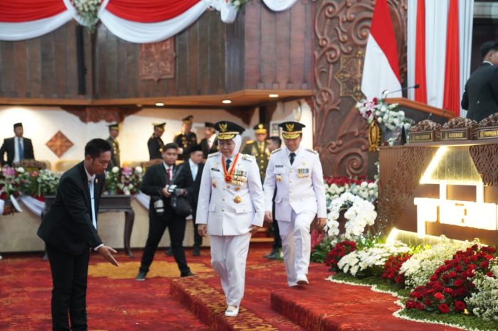 Sertijab Khofifah-Emil di rapat Paripurna DPRD Jatim, Sabtu (1/3/2025). Dok Humas DPRD Jatim