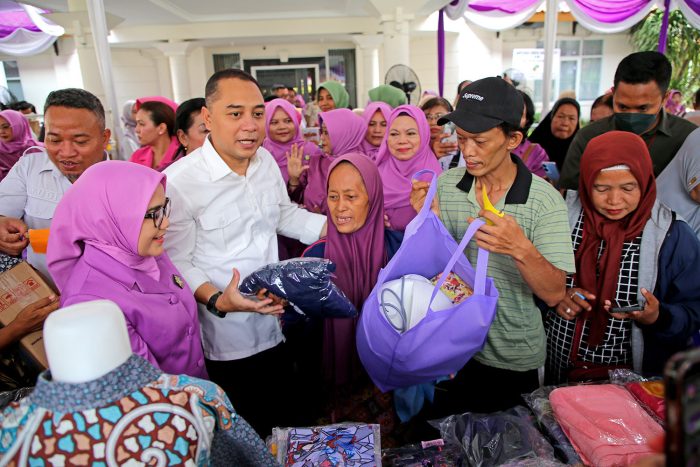 Lewat Garage Day 2025:, Pemkot dan GOW Surabaya Berikan Bantuan Ramadan untuk Keluarga Miskin 