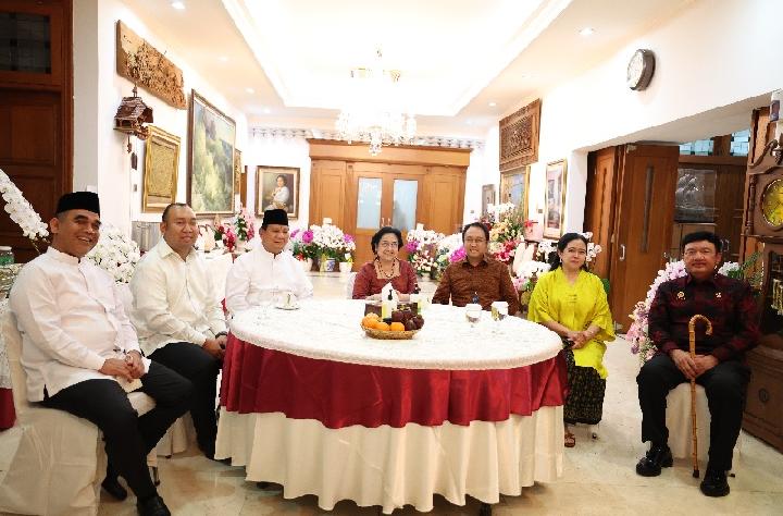 Ketua Umum Partai Gerindra Prabowo Subianto bersilaturami dengan Ketua Umum PDIP Megawati di kediaman Megawati, Jalan Teuku Umar, Menteng, Jakarta Pusat, Senin 2 Mei 2022. Foto: Istimewa