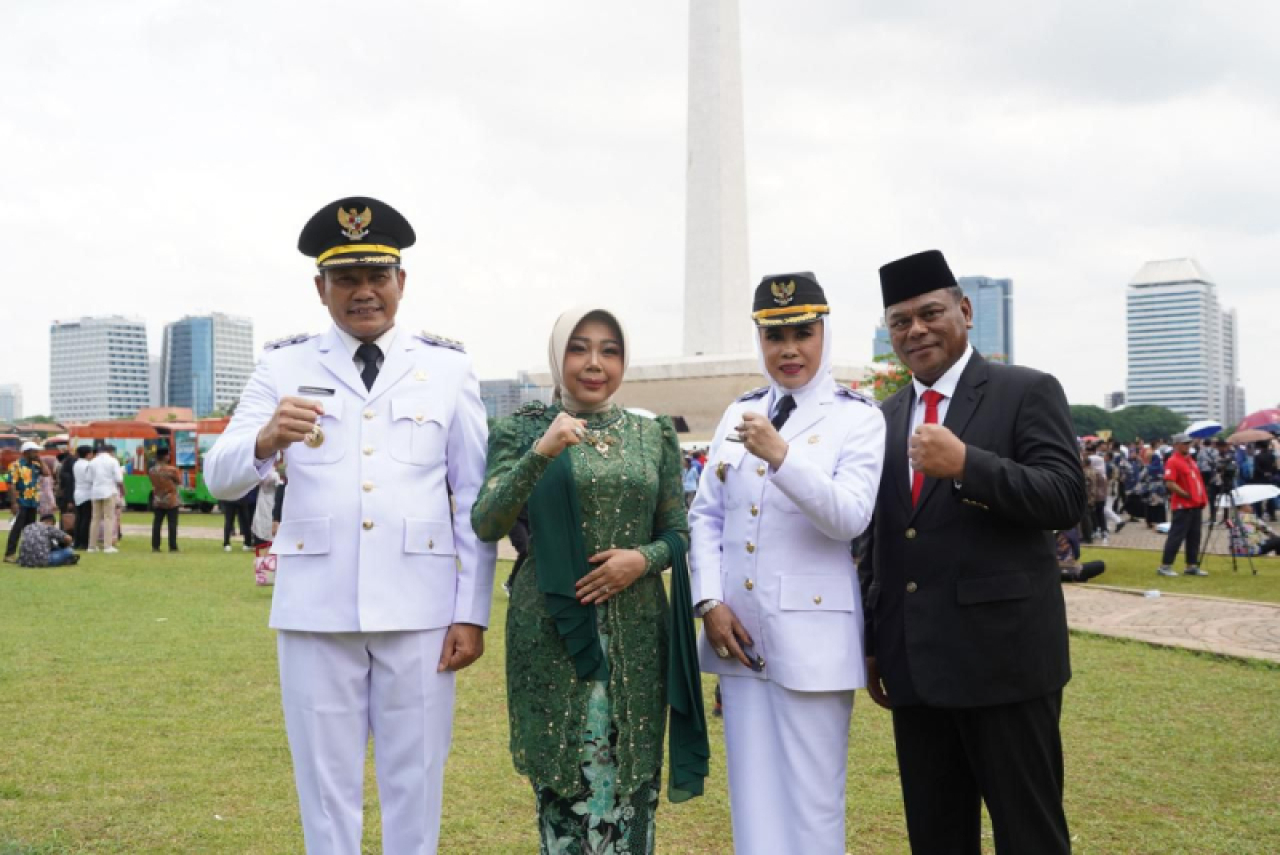 Bupati Sidoarjo Subandi dan Wakil Bupati Mimik Idayana. Ist