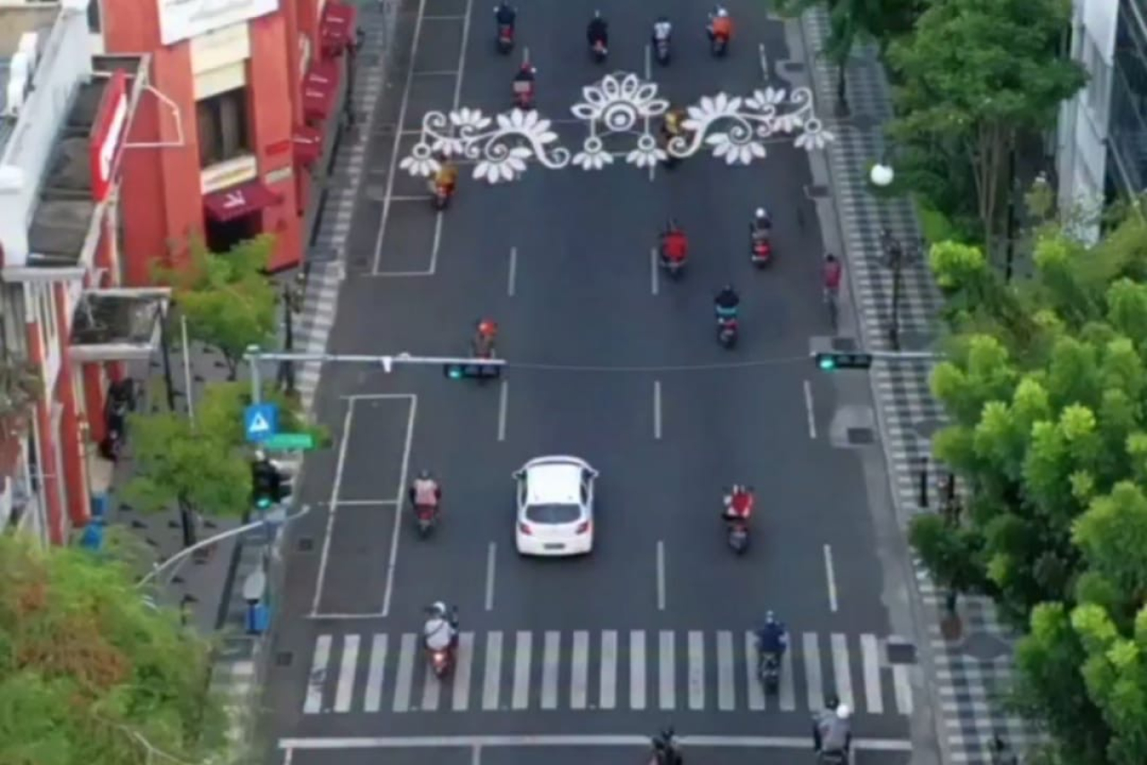 Kwasan Jalan Tunjungan saat ini lebih lancar dan nyaman usia evaluasi penataan parkir (Foto: Pemkot Surabaya).