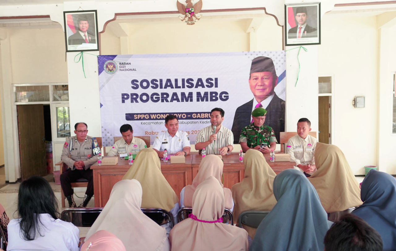 Chusnul Arif, Anggota Komisi D DPRD Jawa Timur dari Fraksi NasDem saat menjadi pembicara acara Sosialisasi dan Penandatanganan MoU Program MBG di Pendopo Kecamatan Gurah Kediri, Rabu (27/8/2025). (Foto: Chusnul Arif for Lingkaran.net)
