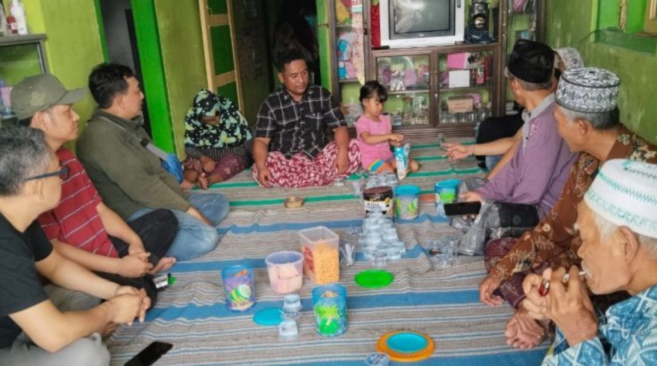 Suasana rumah duka (alm) Anik Mutmainah warga Lumajang.