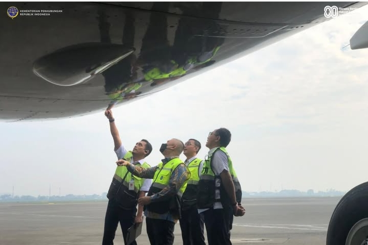 Menteri Perhubungan (Menhub) Dudy Purwagandhi meninjau langsung proses inspeksi keselamatan terhadap sejumlah armada pesawat di Bandara Soekarno-Hatta, Banten. (Foto: Instagram Kemenhub)