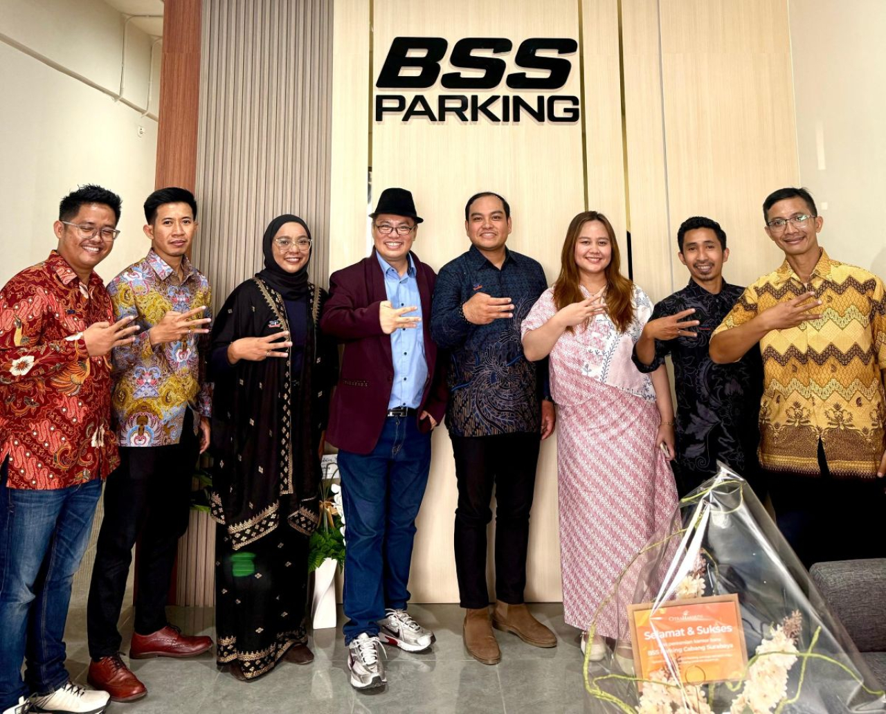 Jajaran manajemen BSS Parking saat peresmian cabang Surabaya